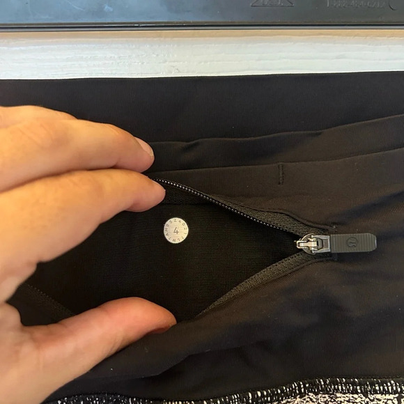 Lululemon Pace Perfect Shorts (3") Air Time White Black / Black - Picture 7 of 7